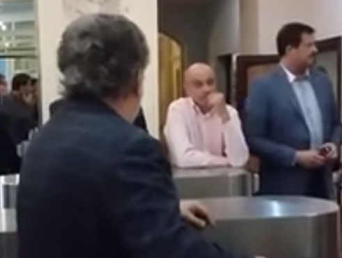 Коломойского не хотели пускать на заседание наблюдательного совета "Укрнафты" с охранниками. Видео