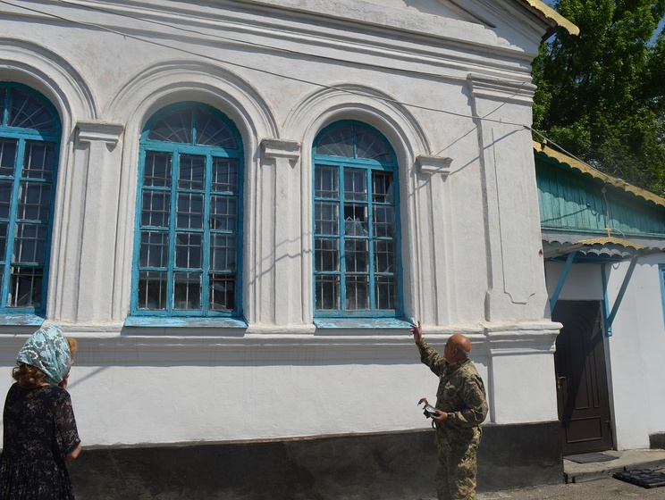Москаль: Боевики попали по церкви на окраине города Золотое из противотанкового ракетного комплекса "Корнет"