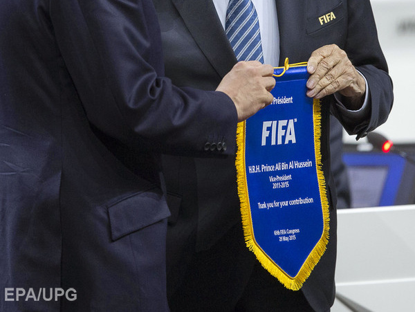 Акционеры Adidas требуют отказаться от спонсорства ФИФА