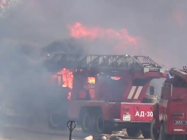 На нефтебазе под Киевом произошел мощный взрыв. Видео