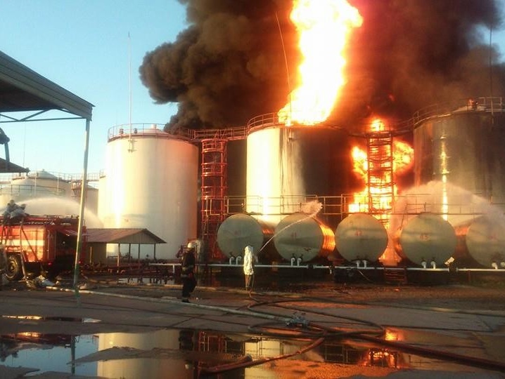 Госслужба по ЧС: При пожаре на нефтебазе под Киевом пострадали пять человек