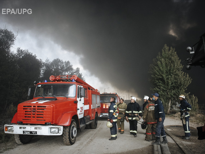 МВД: Количество погибших во время пожара на нефтебазе под Киевом увеличилось до двух человек