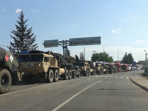 Госпогранслужба: В Украину из Венгрии прибыла колонна военной техники