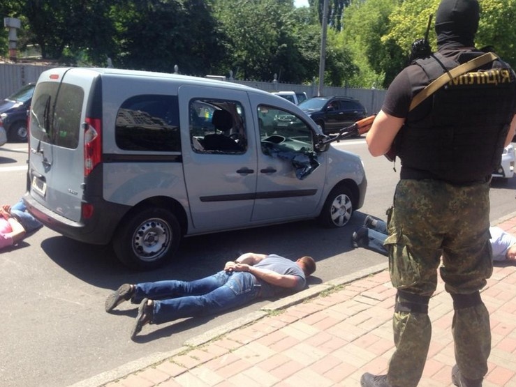 СМИ: Задержанных вчера со стрельбой в центре Киева отпустили