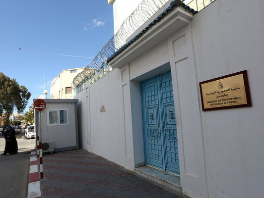 В Ливии террористы захватили десять заложников в консульстве Туниса