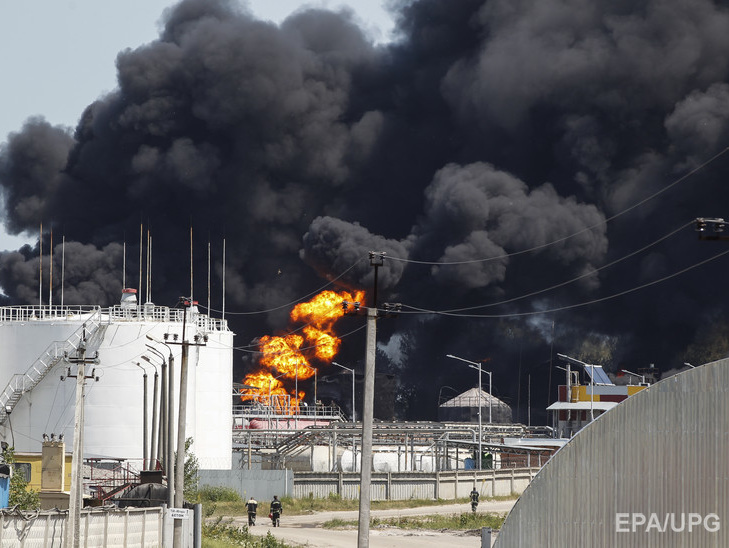 Минздрав: Количество пострадавших в результате пожара на нефтебазе под Киевом увеличилось до 20 человек