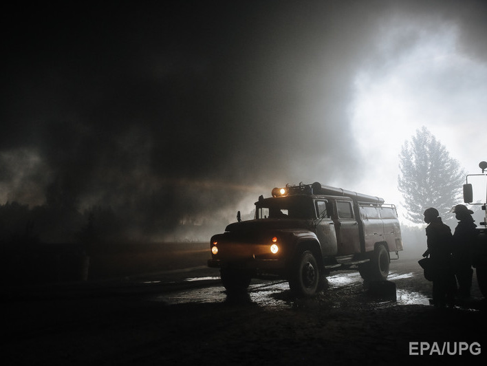 Глава ГСЧС: Угрозы взрыва на нефтебазе под Киевом нет, к вечеру топливо должно перегореть
