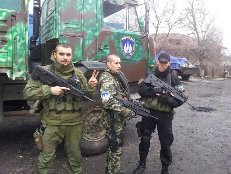 СМИ: Руководство МВД срочно вылетает в Луганскую область расформировывать "Торнадо"