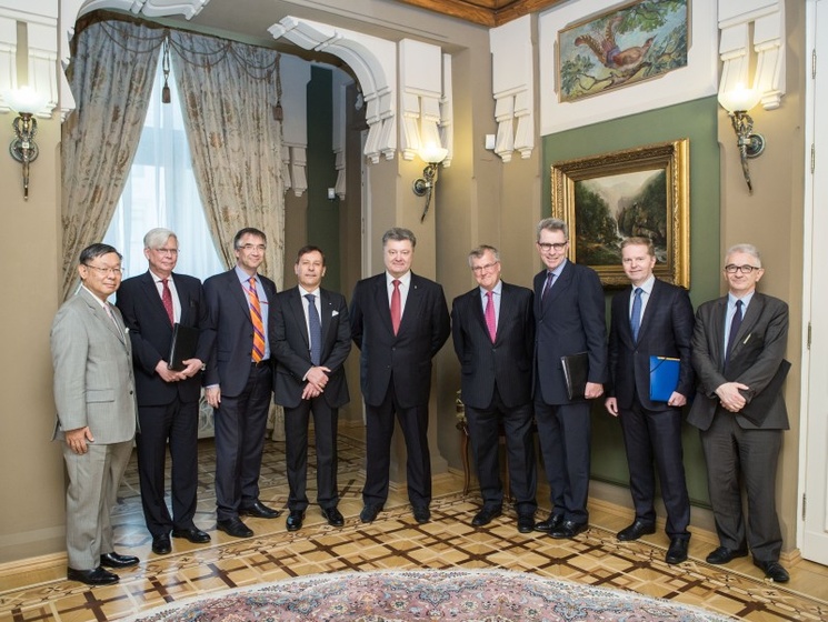 Порошенко принял группу "Большой семерки" в поддержку Украины