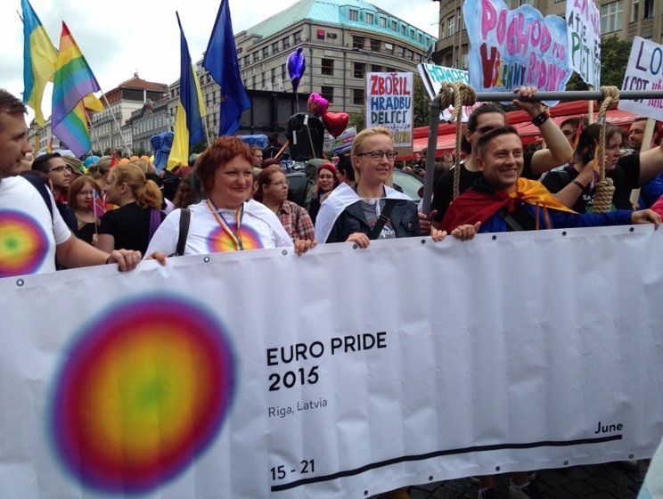 В гей-параде в центре Риги приняли участие несколько тысяч человек