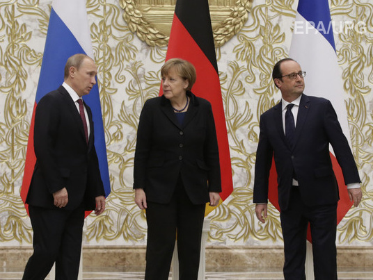 Путин, Меркель и Олланд по телефону обсудили ситуацию на Донбассе