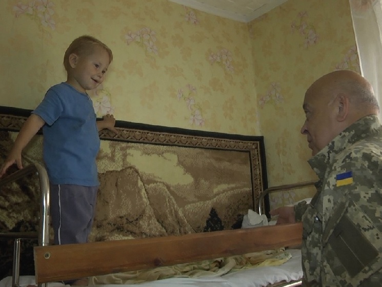 Москаль: Многодетной семье, дом которой разрушили боевики, купили новое жилье