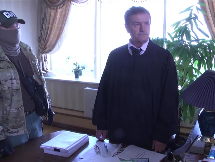 Председатель Апелляционного суда Киева Чернушенко заявил  о незаконном изъятии гербовой печати суда
