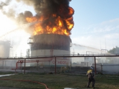 В Саратове горит нефтеперерабатывающий завод "Роснефти"