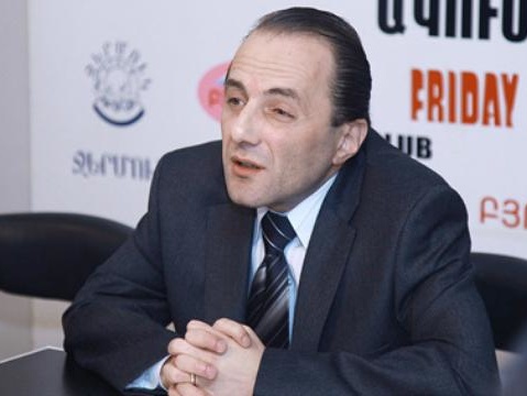 Армянский политолог Меграбян: У протеста в Армении есть схожие черты с Майданом, но ставить между ними знак равенства неправильно
