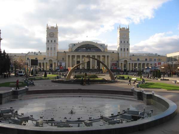 В Харькове на железнодорожном вокзале искали взрывчатку