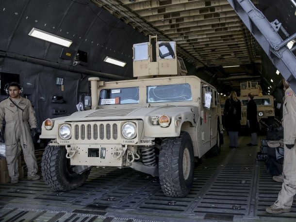 Пентагон: США поставят в Украину еще 100 бронеавтомобилей HMMWV