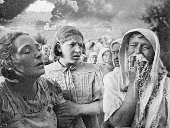 Киевлянка Хорошунова в дневнике 1941 года: Оттого что ни одна бомба не попала еще в жилые дома, начинаем думать, что нас бомбить не будут
