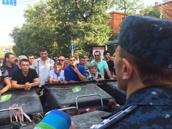 Замглавы полиции Еревана: Митингующие сами разойдутся