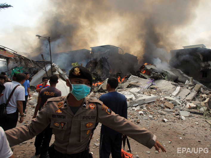 Причиной крушения самолета в Индонезии могли стать технические неисправности
