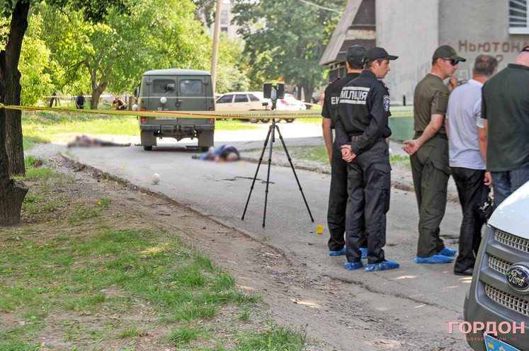 Прокуратура: Найдена машина, на которой скрылся неизвестный, расстрелявший трех сотрудников "Укрпошти" в Харькове