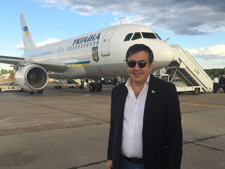 Саакашвили: В таможенники наберем парней и девушек с модельной внешностью, их дело &ndash; сидеть, улыбаться и оформлять документы
