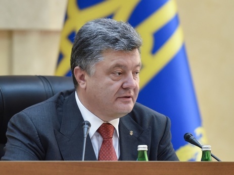 Порошенко заявил, что наибольшим доверием у украинцев пользуются армия и церковь
