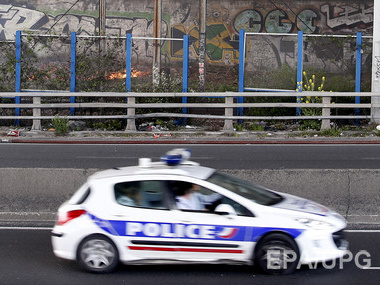 Figaro: Вблизи Парижа вооруженные люди удерживают в магазине заложников