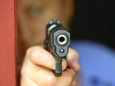 В Харьковской области милиционер выстрелил в 18-летнего парня