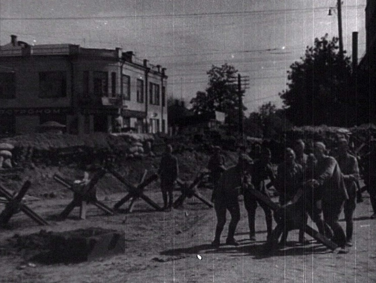 Киевлянка Хорошунова в дневнике 1941 года: Настроение плохое, хотя не бомбят, и на фронтах особенных событий нет