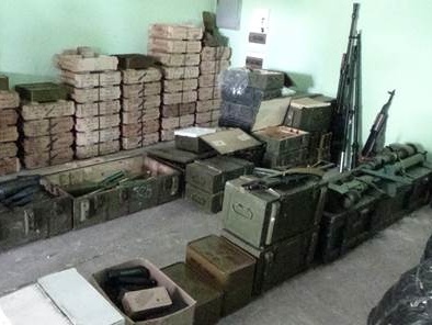В Луганской области СБУ обнаружила склад оружия на даче у экс-чиновника