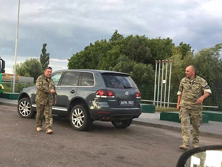 За конфликт с женщиной на автозаправке в Житомирском районе военком и его заместитель уволены из армии