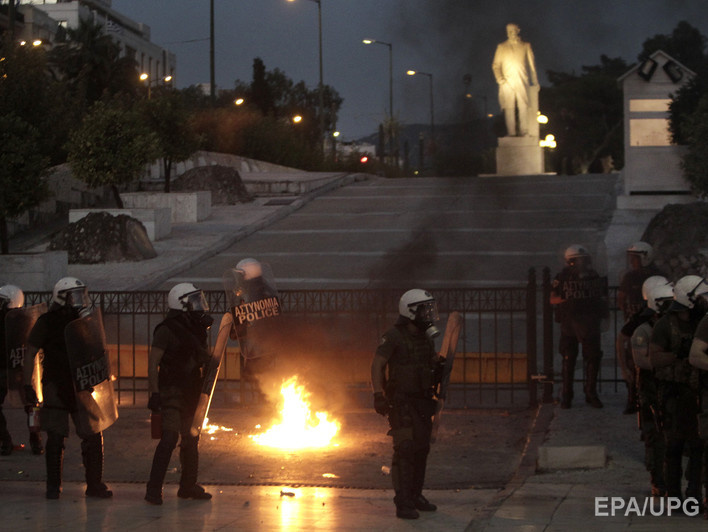 В Греции начались столкновения между протестующими и полицией