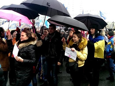 На Евромайдане состоялась акция в поддержку канала "Дождь"