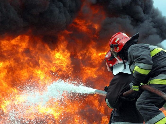 Гослужба по ЧС: Ликвидирован масштабный пожар в Голосеевском районе Киева