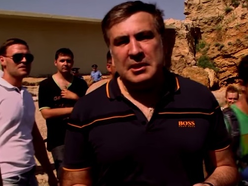 Саакашвили: Уважаемый миллиардер Хмельницкий, можете огораживать ваши виллы уродливыми заборами, но не трогайте пляж