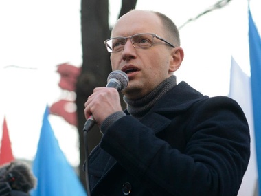 Яценюк потребовал до среды освободить всех активистов