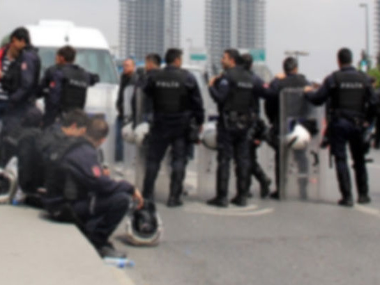 В Стамбуле неизвестные ранили двух полицейских