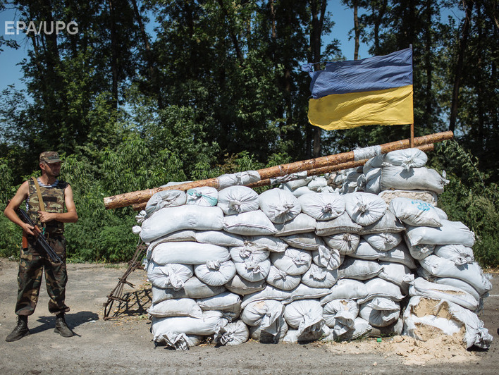 Пресс-центр АТО: Ситуация на Донбассе остается неспокойной, боевики используют стрелковое оружие и минометы