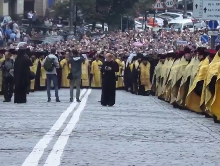 В Киеве состоялся многотысячный крестный ход. Видео