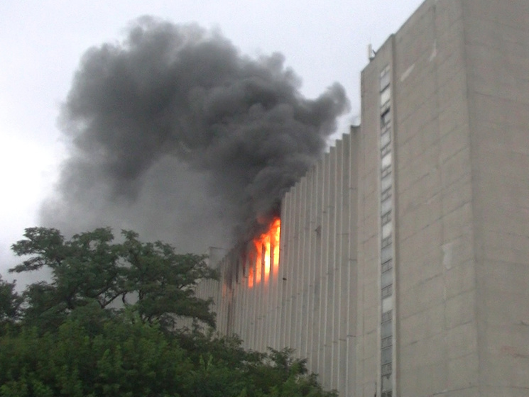 Пожар в харьковском Научно-исследовательском институте радиоизмерений тушили более 12 часов
