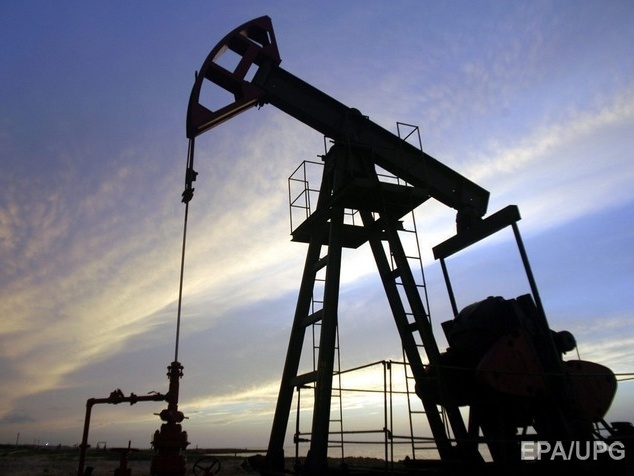 Цена на нефть обвалилась почти до $53 за баррель