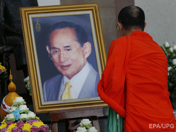Жителя Таиланда осудили на 30 лет за оскорбление короля в Facebook