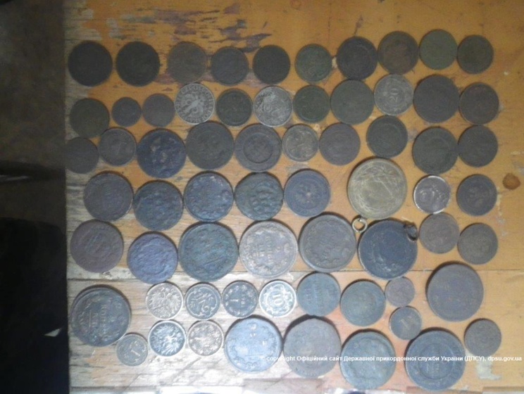 Госпогранслужба: У крымчанина изъято 106 старинных монет