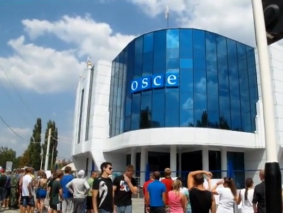 Замглавы СММ ОБСЕ Хуг: Около 200 человек протестовали в Луганске против работы миссии ОБСЕ