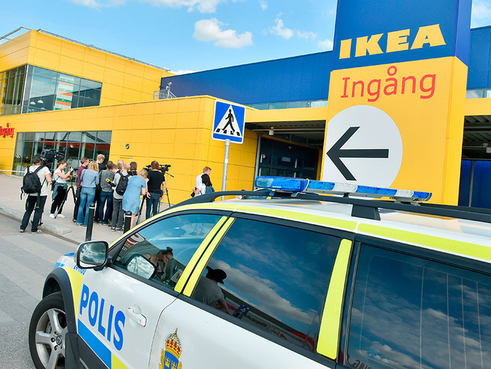 В Швеции мужчина зарезал двоих человек в магазине Ikea