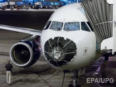 В аэропорту Денвера совершил аварийную посадку пассажирский Airbus A320 авиакомпании Delta Airlines, попавший в мощный грозовой фронт