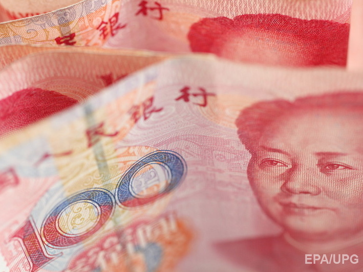 Китайский юань падает второй день подряд