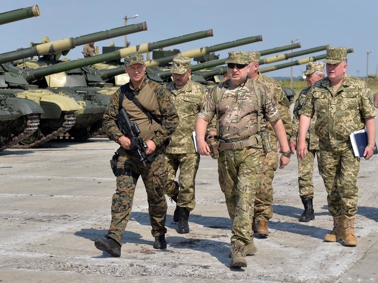 Турчинов: В случае активизации российских войск на Донбассе Украина введет военное положение