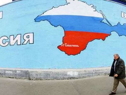 В Крыму за фотографию с флагом Украины задержали двух активистов